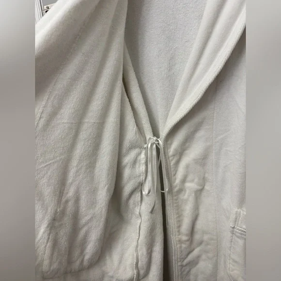 Luxurious White 100% Cotton Women's Plush Robe - Picture 3 of 6